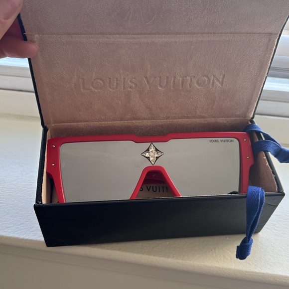 BRAND NEW !! Comes with box and dust bag - Picture 7 of 7